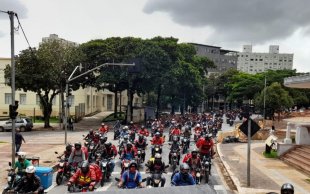Entregadores do iFood fazem greve por seus direitos em Goiânia. Todo apoio à paralisação!