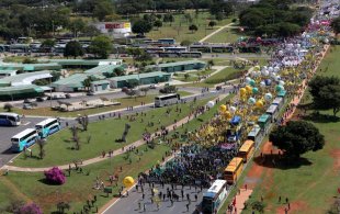 Tudo pelas reformas: Globo quer transformar ato de massas em “vândalos”