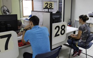 Bolsonaro e Guedes alteram o seguro desemprego para financiar o mísero auxílio emergencial