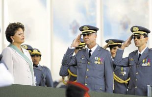 Após polêmica, Dilma devolverá competências aos militares