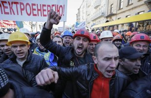 Mais de mil mineiros protestam no centro de Kiev 