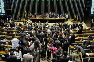 Congresso aprova corte de recursos em saúde e educação em nova LDO