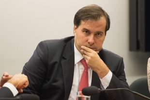 Rodrigo Maia deve recusar todos os pedidos de impeachment