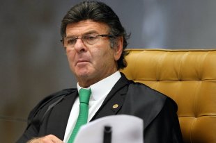 Defensor dos privilégios do judiciário, Luiz Fux assume TSE nesta terça