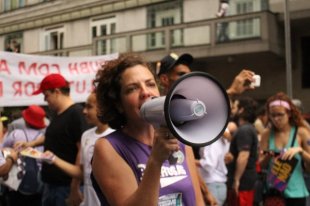 Flavia Valle: "Nós professores sempre lutamos contra Bolsonaro, os golpistas e as reformas"