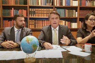 Cara de pau, Bolsonaro diz que nunca tratou da covid-19 como 'gripezinha'