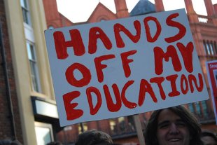 Em Londres, 15 mil protestam contra os cortes na educação 