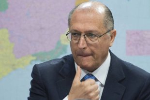 Alckmin passa silenciosamente escolas inteiras para as mãos de empresários