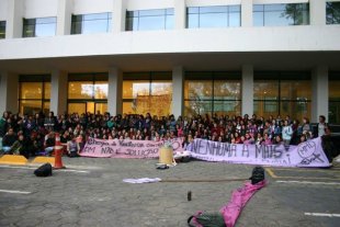 Ato contra os estupros na USP reune centenas de mulheres