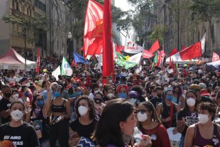 Panelaços acontecem pelo país contra Bolsonaro