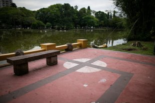 Prefeito de Porto Alegre, Sebastião Melo, realiza restauro de pintura com suástica nazista no Parque Redenção