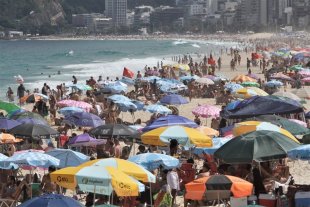 Depois de proibir blocos de Carnaval, Eduardo Paes proíbe som nas praias e praças do Rio