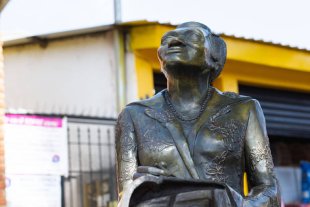 Carolina Maria de Jesus é homenageada com estátua em São Paulo