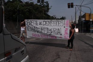 Estudantes e trabalhadores protestam contra demissões na Labortex