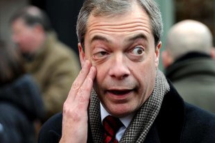 Nigel Farage, direitista britânico que impulsionou o Brexit, renuncia como líder do UKIP