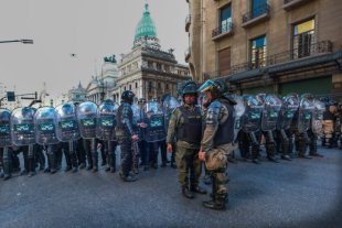 Lei omnibus: em meio à repressão, conciliadores avançam em acordo com o governo na Argentina