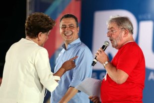 Governador do PT defende "indiretas já" depois de reunião com Dilma e Lula