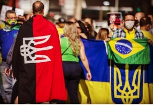 Bolsonarista, dono de bandeira fascista ucraniana, treina grupos paramilitares pelo mundo