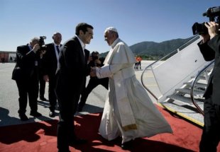 Papa Francisco visita os refugiados na Grécia, entre repressão e protestos nas fronteiras