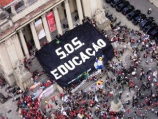 Alta evasão escolar e aumento da procura do EJA retrata precarização do ensino público