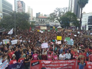 Milhares em Campinas: professores e estudantes encabeçam grande ato no Largo do Rosário 