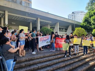 Trabalhadoras terceirizadas das escolas em Campinas entram em greve e fazem ato contra calote da Especialy
