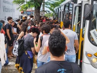 Álvaro Dias e Fátima junto a patronal deixam os trabalhadores e estudantes sem ônibus