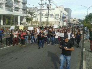Mais de 200 secundaristas nas ruas de São Paulo