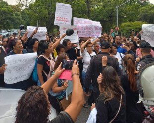 Centenas de profissionais da enfermagem fizeram ato no Rio pelo pagamento do piso salarial