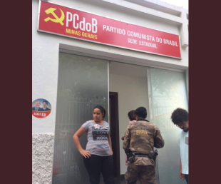 URGENTE: Polícia revista sede do PCdoB em BH e confisca materiais de campanha com Lula