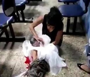 Destruição do SUS: mulher dá à luz no chão de hospital municipal no Rio de Janeiro