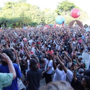 Assembleia de milhares vota por unanimidade continuar a greve da educação de Minas Gerais