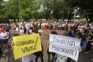 Estudantes da UFPI fazem terceiro dia de vigília por Justiça por Janaína