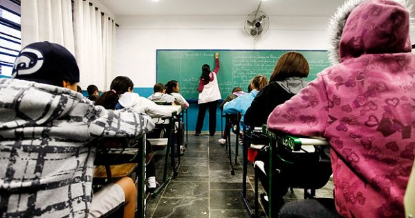 Organizar a luta em defesa dos professores contratados das escolas públicas de SP